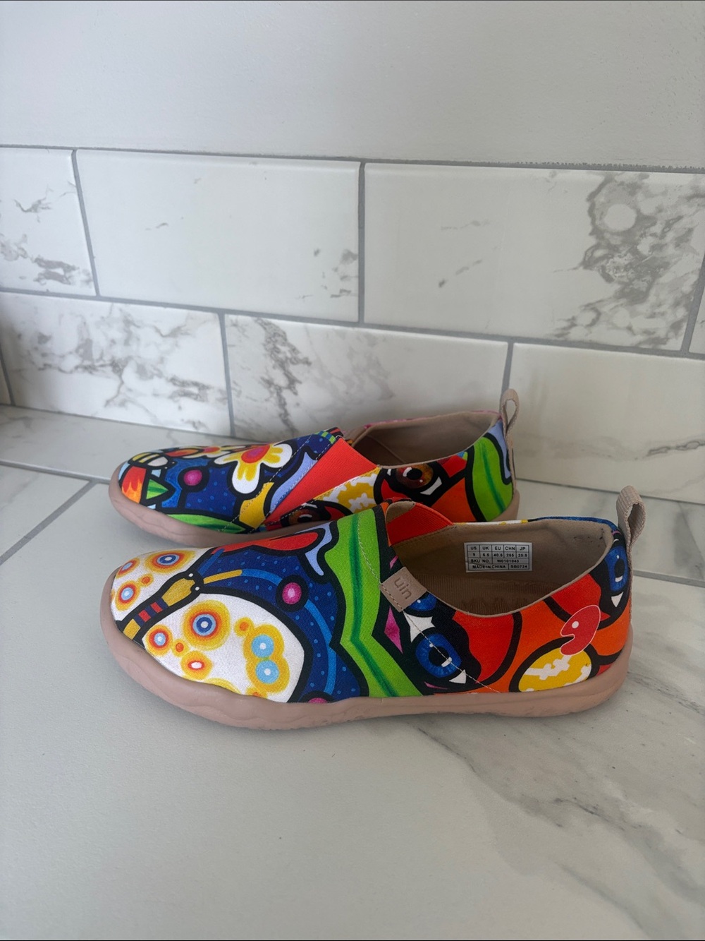 UIN "Secret Garden" Slip-on Canvas Shoes Size 9